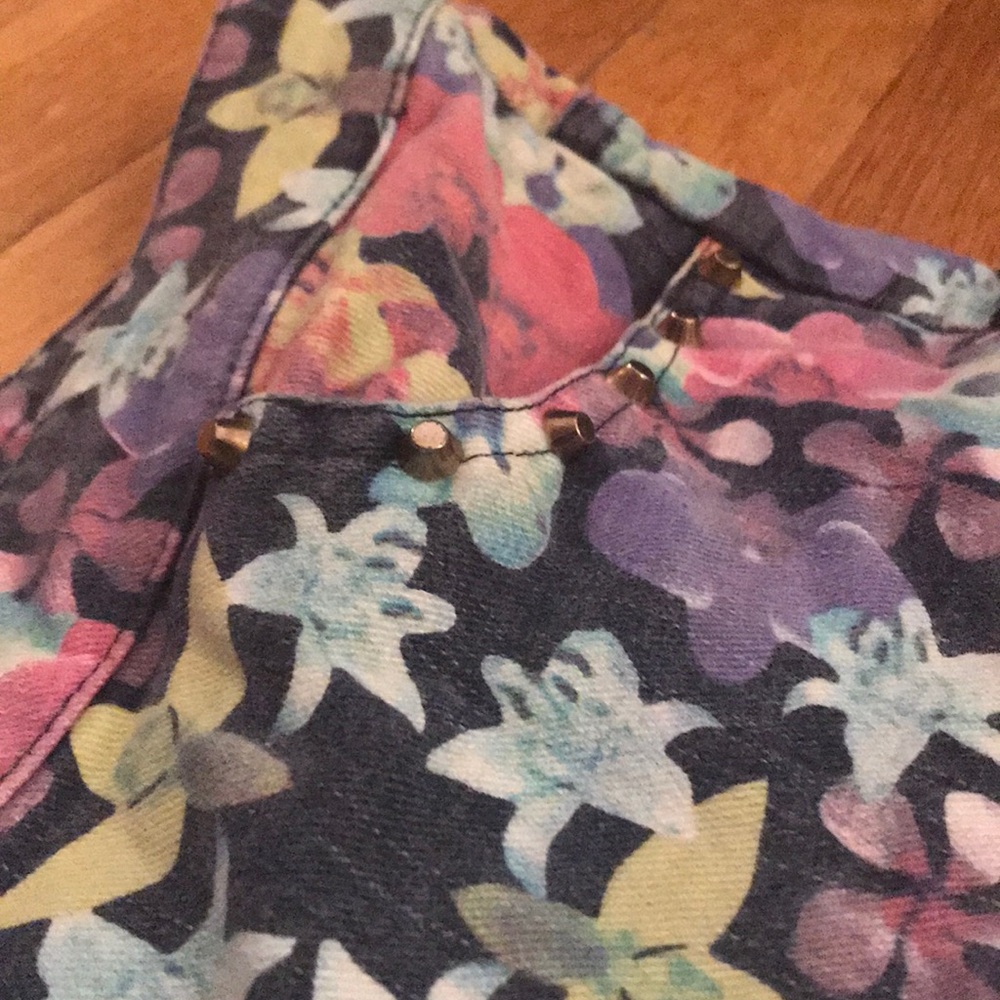 Shorts - Picture 2 of 3